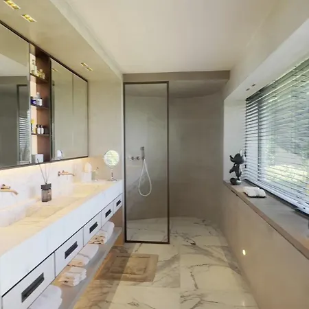Premium 'paradise' In